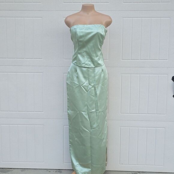 NEW BARI JAY TWO PIECE GOWN SIDE ZIPPER CLOSURE WITH JEWEL STUDDED EMBELLISHMENT - Picture 2 of 15